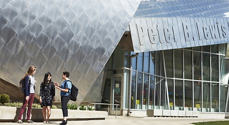 Case Weatherhead students in front of the Peter B. Lewis building